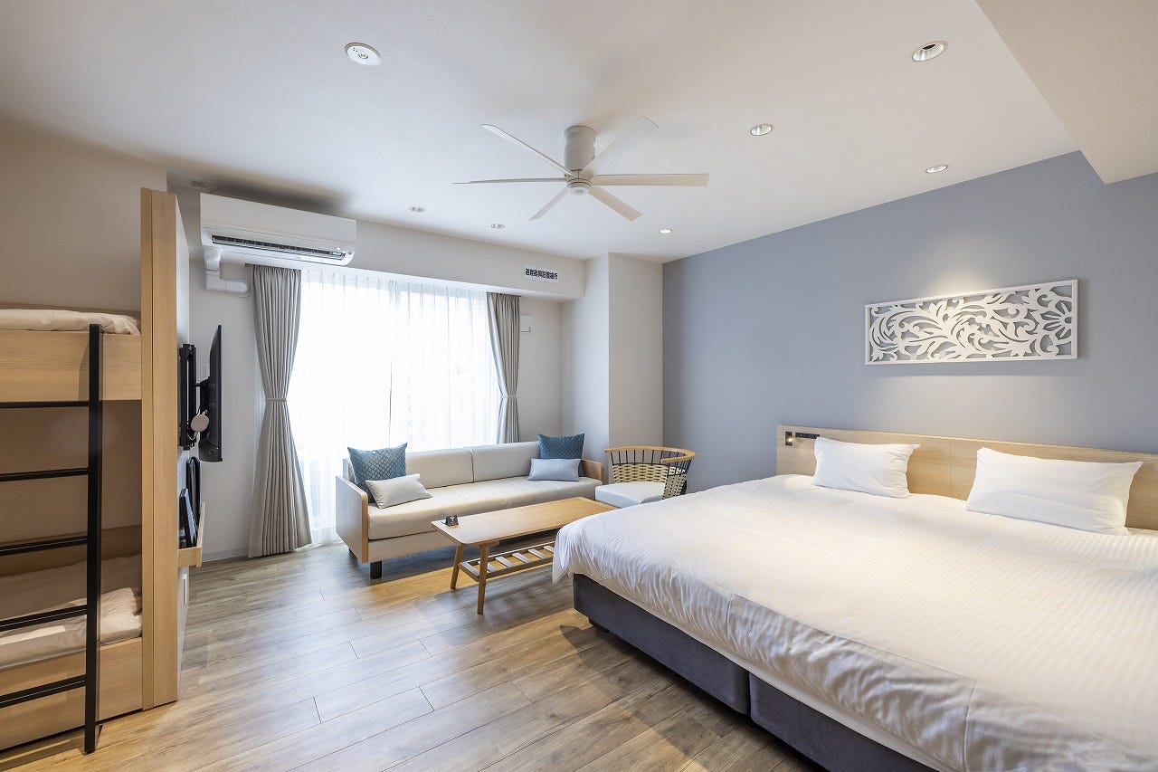 沖縄・那覇に新ホテル「ALPHABED INN 那覇国際通りWEST」最大7名1室で宿泊可