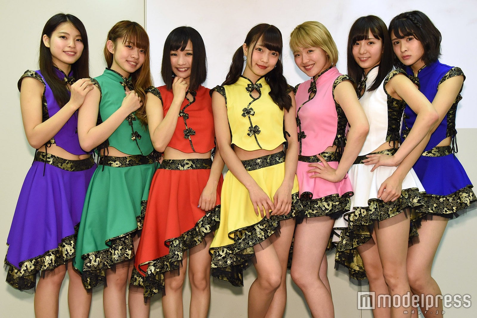 （左から）REINA、SAYA、CHIE、ERISA、RARA、まりりん、YUNA （C）モデルプレス