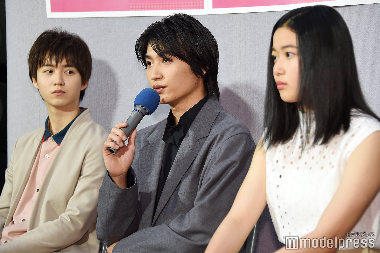 （左から）小越勇輝、金子大地、藤野涼子 （C）モデルプレス