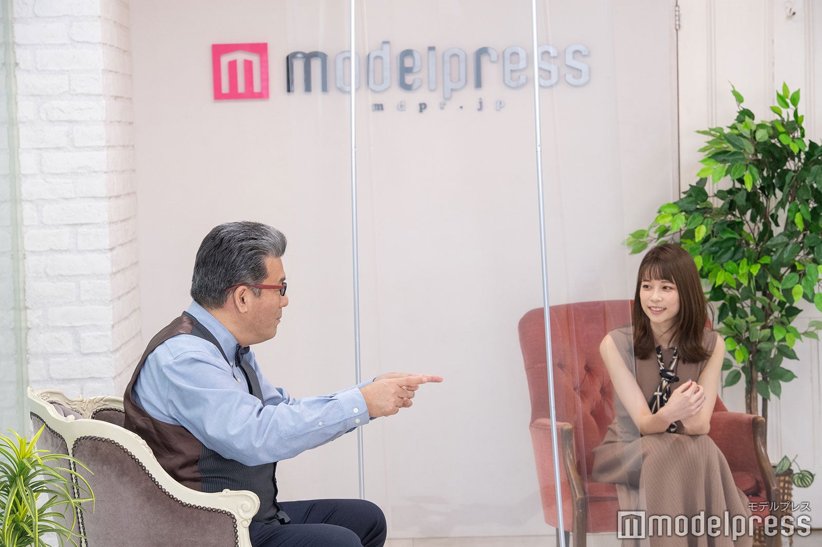 軽部真一アナウンサー、鈴木唯アナウンサー （C）モデルプレス