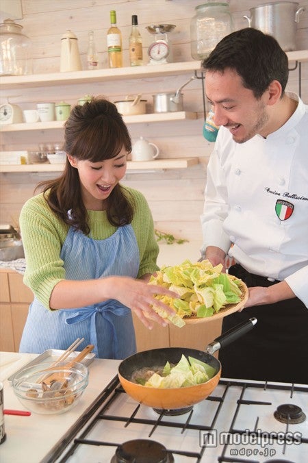 （左から）藤本美貴、ベリッシモ・フランチェスコ氏／「saita」4月号より（画像提供：セブン＆アイ出版）