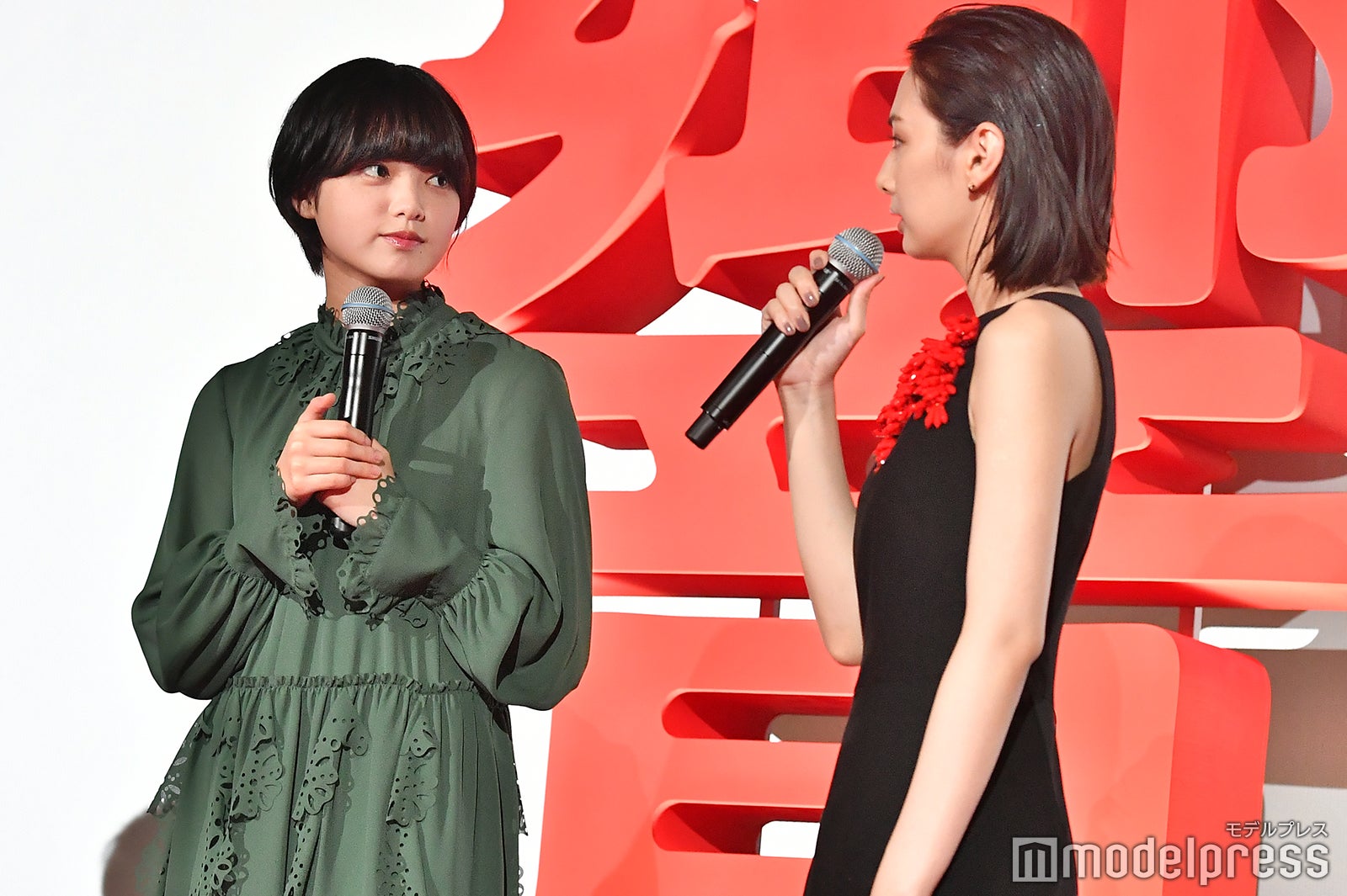 平手友梨奈、北川景子（C）モデルプレス