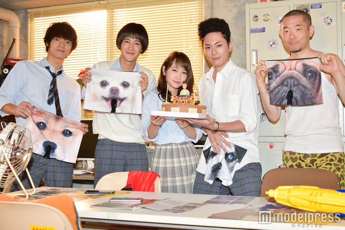 「僕たちがやりました」に出演する(左から)窪田正孝、葉山奨之、川栄李奈、間宮祥太朗、今野浩喜 (C)モデルプレス