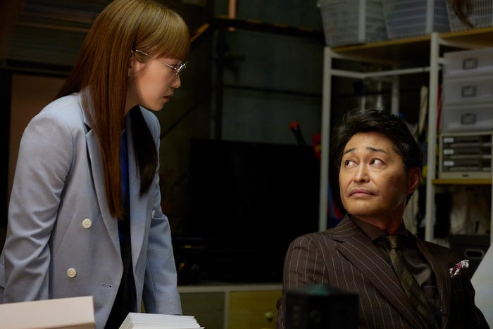 川栄李奈、安田顕「ダメマネ! -ダメなタレント、マネジメントしますー」第1話(C)日本テレビ