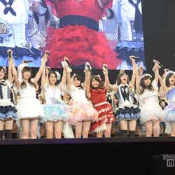 「仲間の歌」を大合唱するSKE48