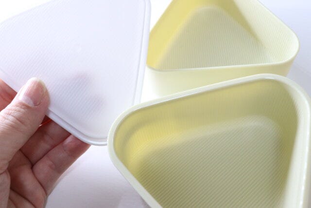 2段おにぎり弁当箱　凹凸加工