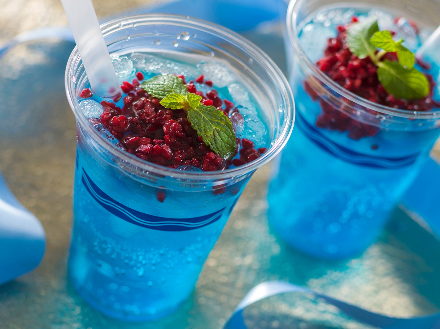 アルコールドリンク、スパークリングカクテル（ウォッカ＆レモン）1杯780円（C）Disney