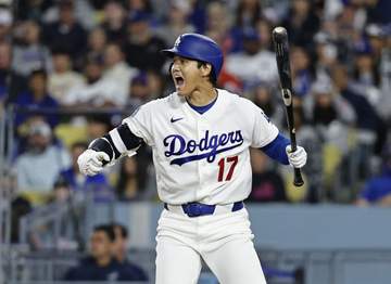 大谷翔平 自らハプニングショット3連発公開 キンブレルの投球にビックリの顔が 絶叫しながら打席外す 初回の死球も 昨年のパドレス戦でも同じ行動