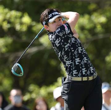 岩井明愛、佐久間朱莉が通算8アンダーで2位 2打差及ばずもともに13位から猛追 岩井明「もったいなかった部分も」佐久間「きっかけつかめそうなプレー」