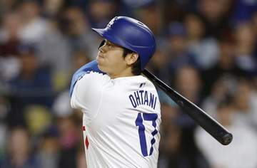 大谷翔平 第1打席でいきなり右前打 2試合ぶり＆7月初安打マーク 浮いた変化球をきれいに振り抜く ベッツの強烈ピッチャー返しが相手右腕直撃に本拠地騒然
