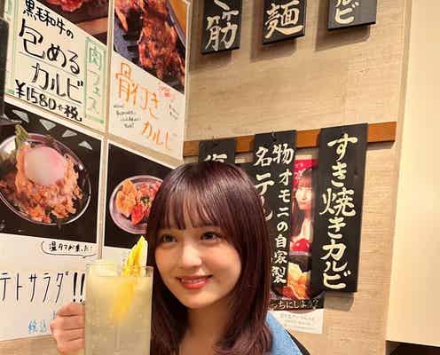 人気TikTokerあみち。美谷間くっきり居酒屋デート風ショット公開「セクシーすぎる」「あざと可愛い」と話題