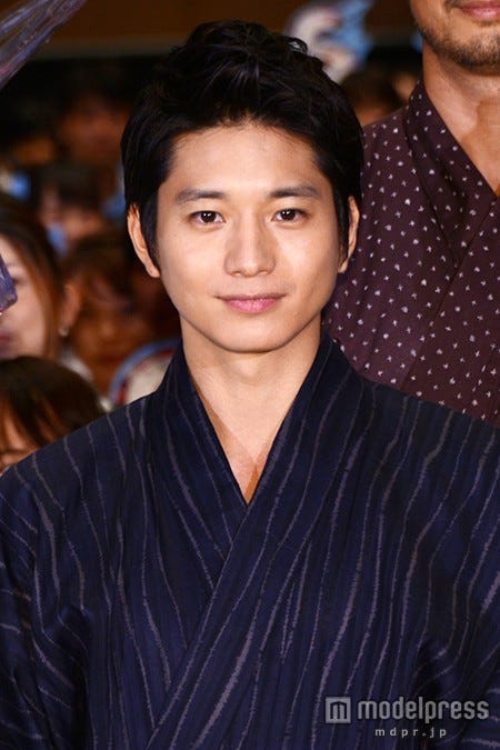向井理 涼しげ浴衣で登場 綾野剛は饒舌ファンサービス モデルプレス 向井理 涼しげ浴衣で登場 綾野剛は饒舌ファンサービス モデルプレス