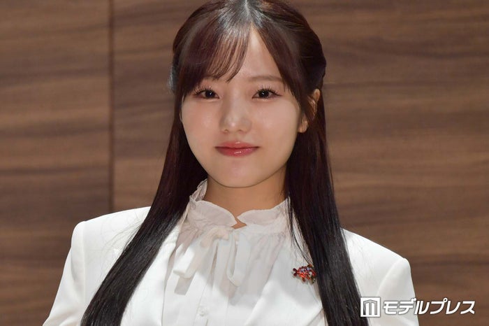 本田真凜、美背中ざっくり衣装姿に反響「透明感すごい」幼少期ショットも公開