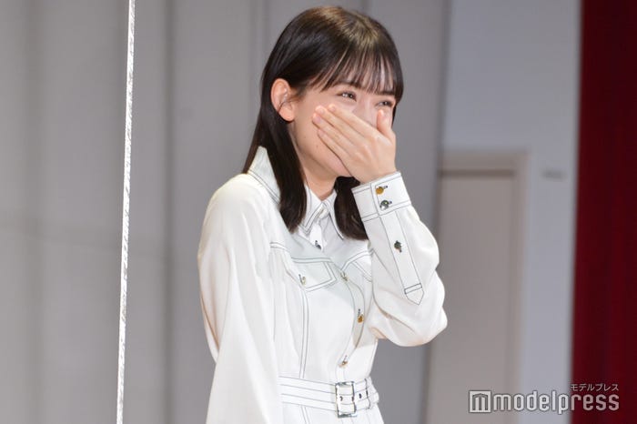 高橋恭平の天然発言に微笑む畑芽育(C)モデルプレス