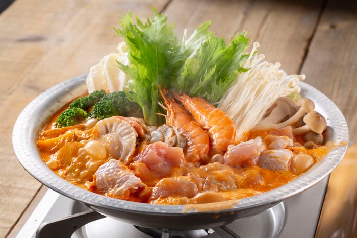 【北海道】トマトクリーム鍋/画像提供:横浜赤レンガ倉庫