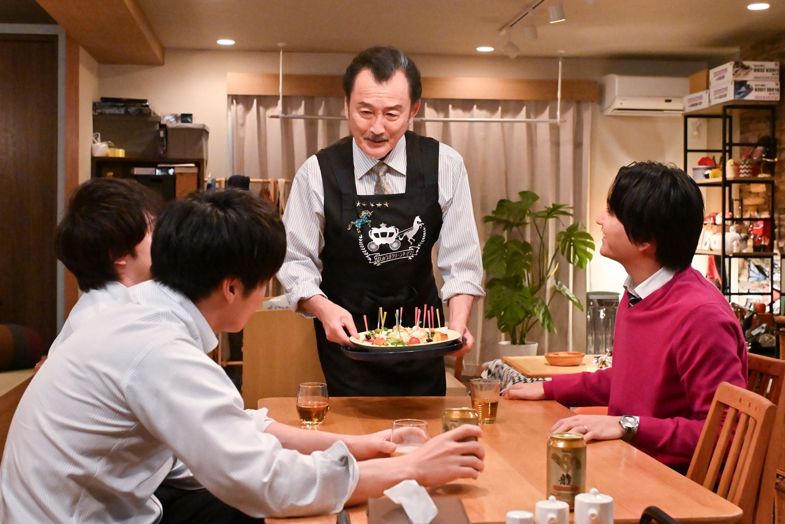 田中圭、林遣都、吉田鋼太郎、金子大地「おっさんずラブ-リターンズ-」第2話（C）テレビ朝日