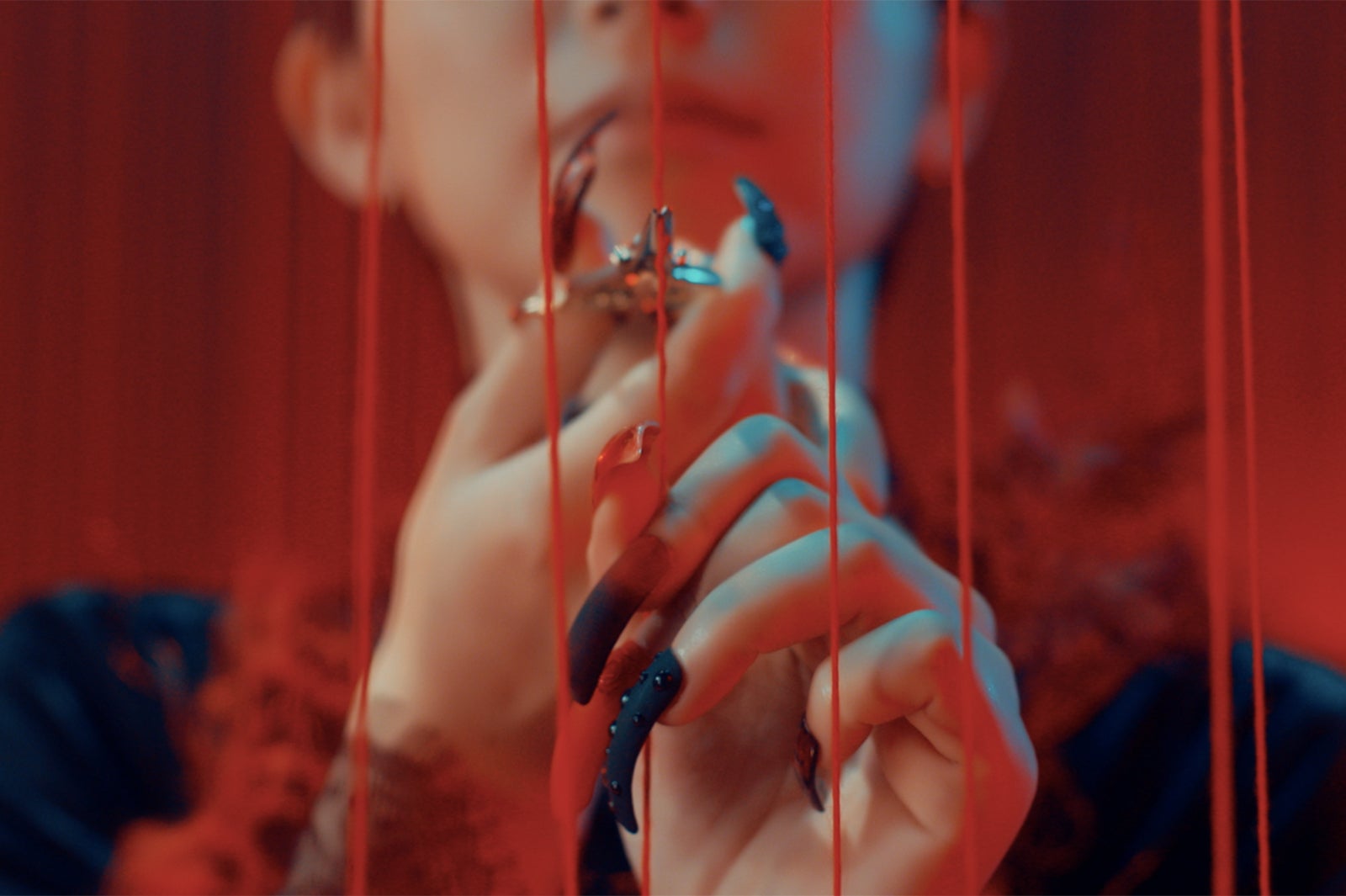 Superfly「Fall」MVより （提供画像）