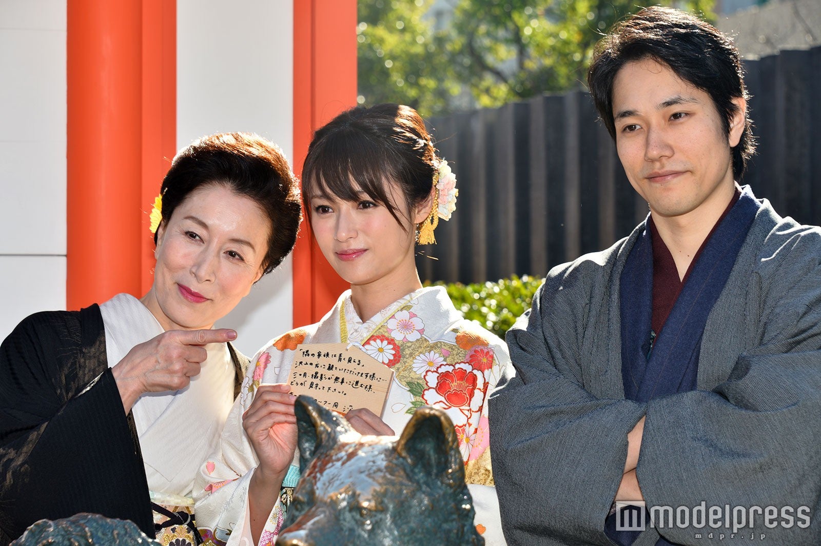 （左から）松山ケンイチ、深田恭子、高畑淳子（C）モデルプレス