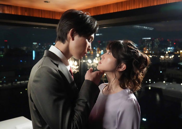 堀夏喜、佐津川愛美「サブスク不倫」第1話より(C)「サブスク不倫」製作委員会・MBS