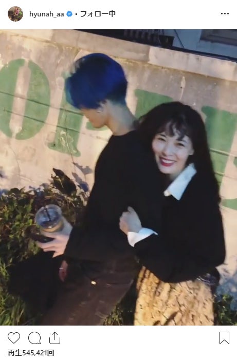 “交際宣言”キム・ヒョナ、PENTAGONイドンと堂々ハグ　事務所と契約解除報道も