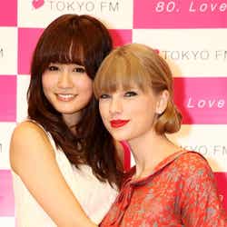 前田敦子(左)とテイラー・スウィフト(右)/撮影:yoshika horita