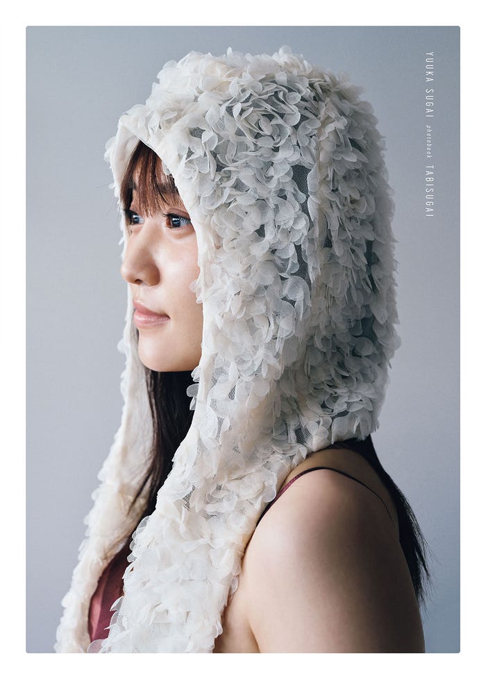 菅井友香写真集「たびすがい」ケース表カット/撮影:田尾沙織