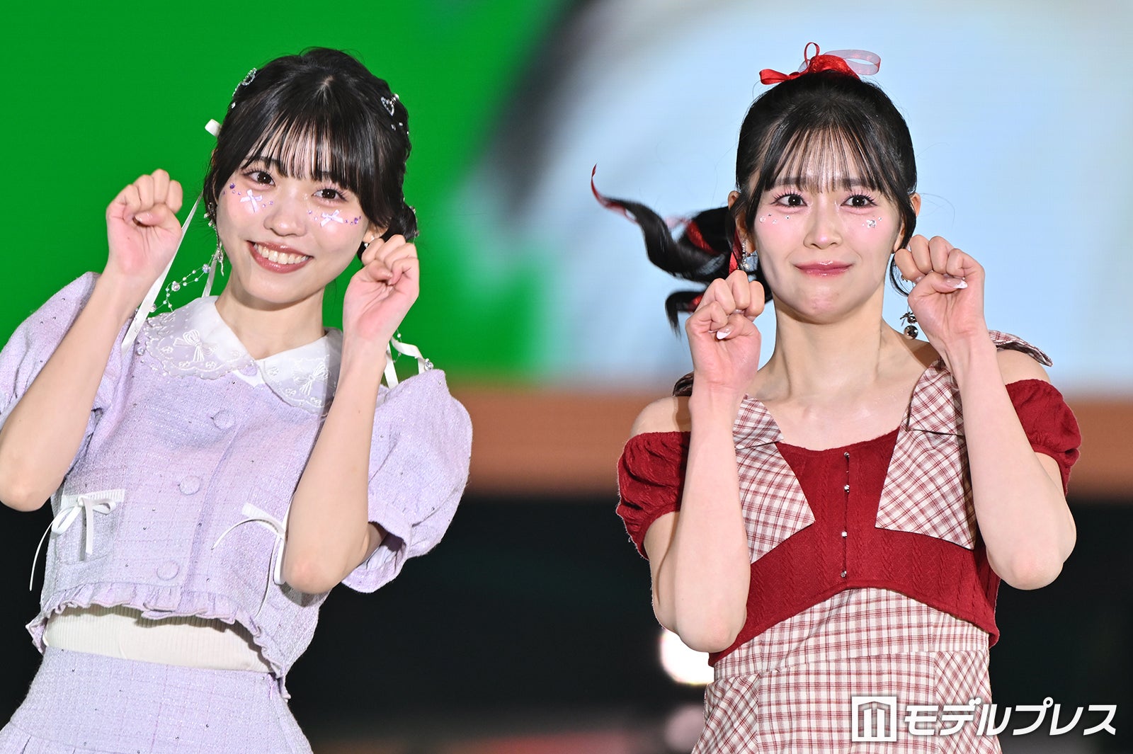 超ときめき宣伝部・坂井仁香＆僕が見たかった青空・金澤亜美、猫ポーズで沸かす 頬シールで可愛さ全開【ガルアワ2026SS】