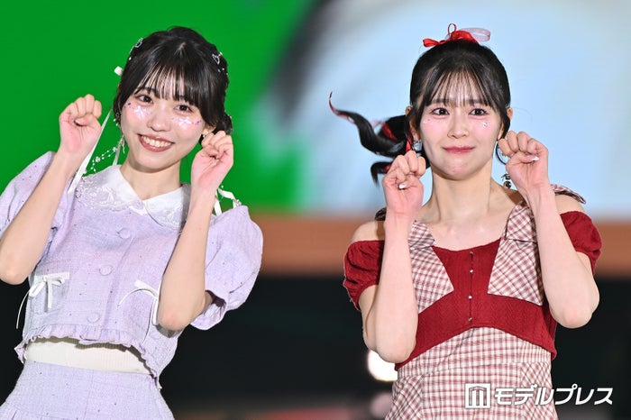 超ときめき宣伝部・坂井仁香＆僕が見たかった青空・金澤亜美、猫ポーズで沸かす 頬シールで可愛さ全開【ガルアワ2026SS】