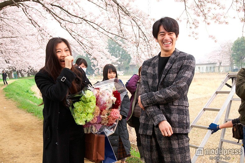 （左から）篠原涼子、永山絢斗（C）2015 関西テレビ放送／フジテレビジョン／ジャパン・ミュージックエンターテインメント／東宝／共同テレビジョン