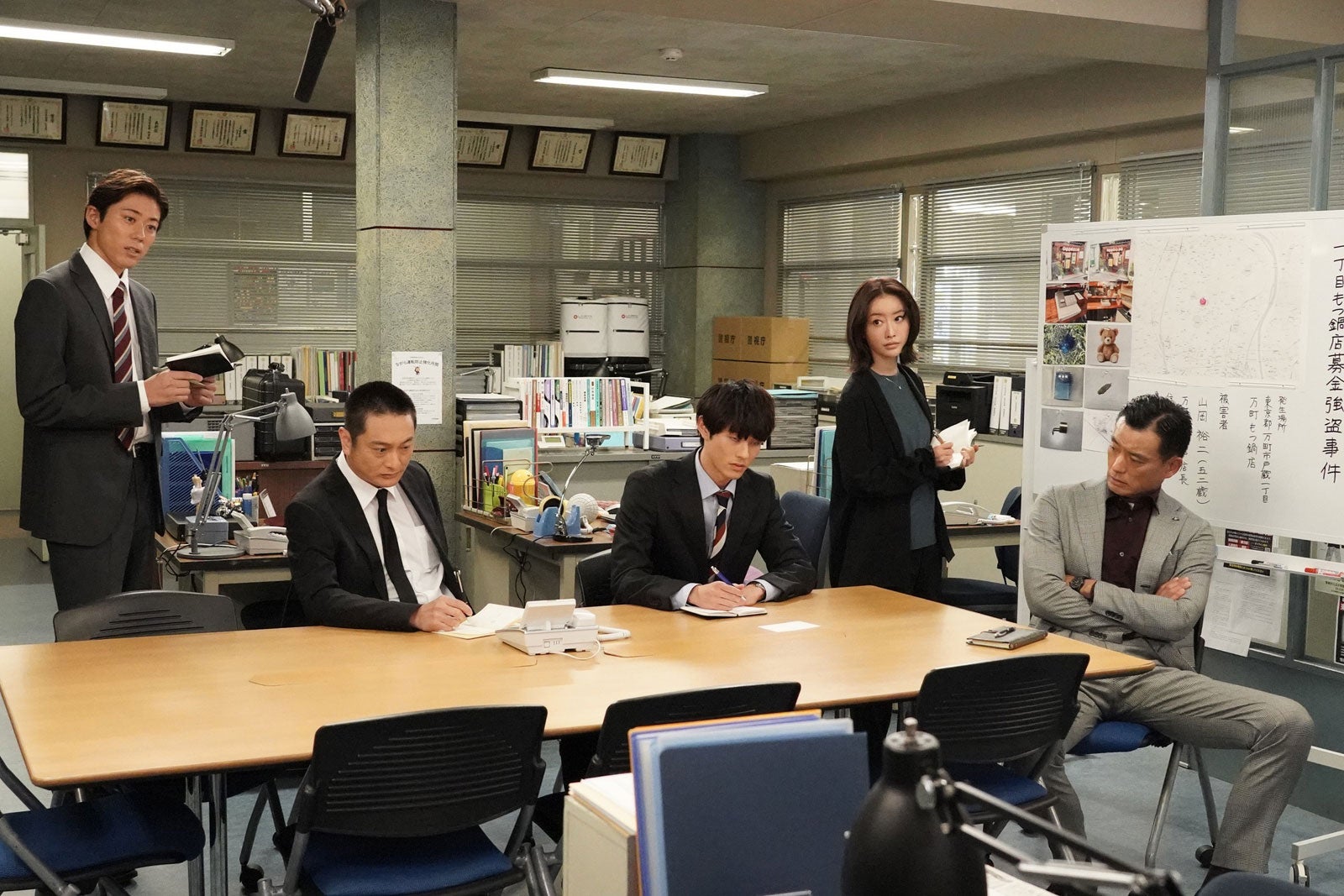 安藤嗣海、JP、前田拳太郎、松本まりか、徳重聡「トクメイ！警視庁特別会計係」第4話（C）カンテレ