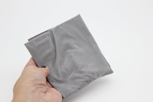 ダイソー　らくらくエアー枕（しっかりサポート）　収納　サイズ感