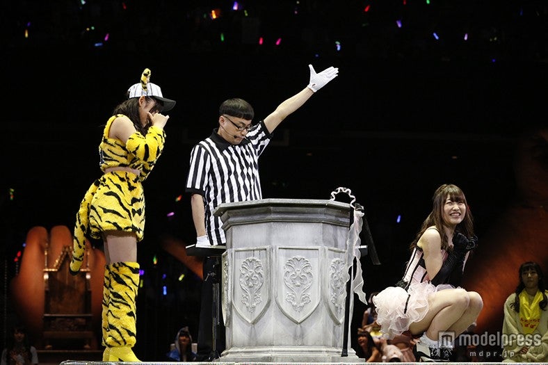 『AKB48グループ じゃんけん大会～拳で勝ち取れ！1／300ソロデビュー争奪戦～』（C）AKS