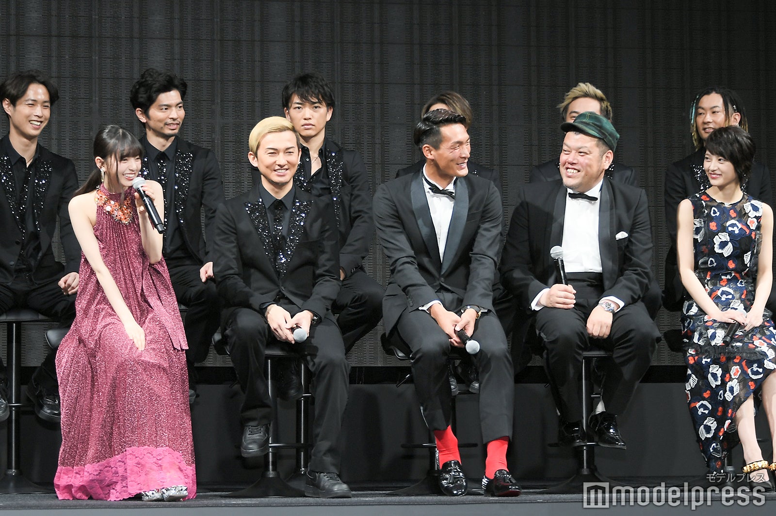 （後列左から）YORI、U-YEAH、KENZO、DAICHI、KIMI、TOMO（前列左から）齋藤飛鳥、ISSA、槙野智章、くっきー、若月佑美 （C）モデルプレス