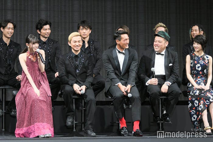 (後列左から)YORI、U-YEAH、KENZO、DAICHI、KIMI、TOMO(前列左から)齋藤飛鳥、ISSA、槙野智章、くっきー、若月佑美 (C)モデルプレス