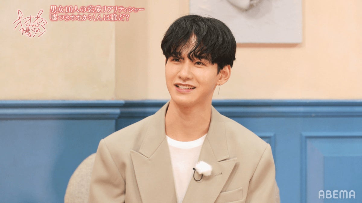 スタジオゲストのJO1佐藤景瑚『オオカミくんには騙されない』第6話（C）AbemaTV, Inc.