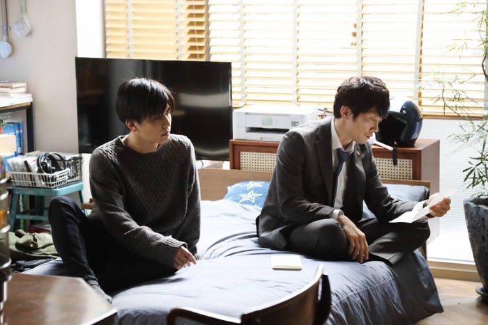 岩田剛典、佐々木蔵之介/「シャーロック」第6話より(C)フジテレビ