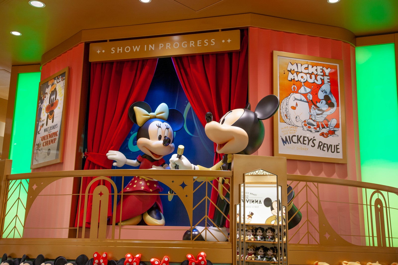 ディズニーストア 東京ディズニーリゾート店（C） Disney （C）Disney. Based on the “Winnie the Pooh” works by A.A. Milne and E.H. Shepard.