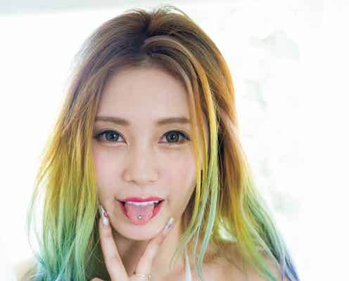 ギャルモデル・あさにゃん、白ビキニでふっくらバストチラリ