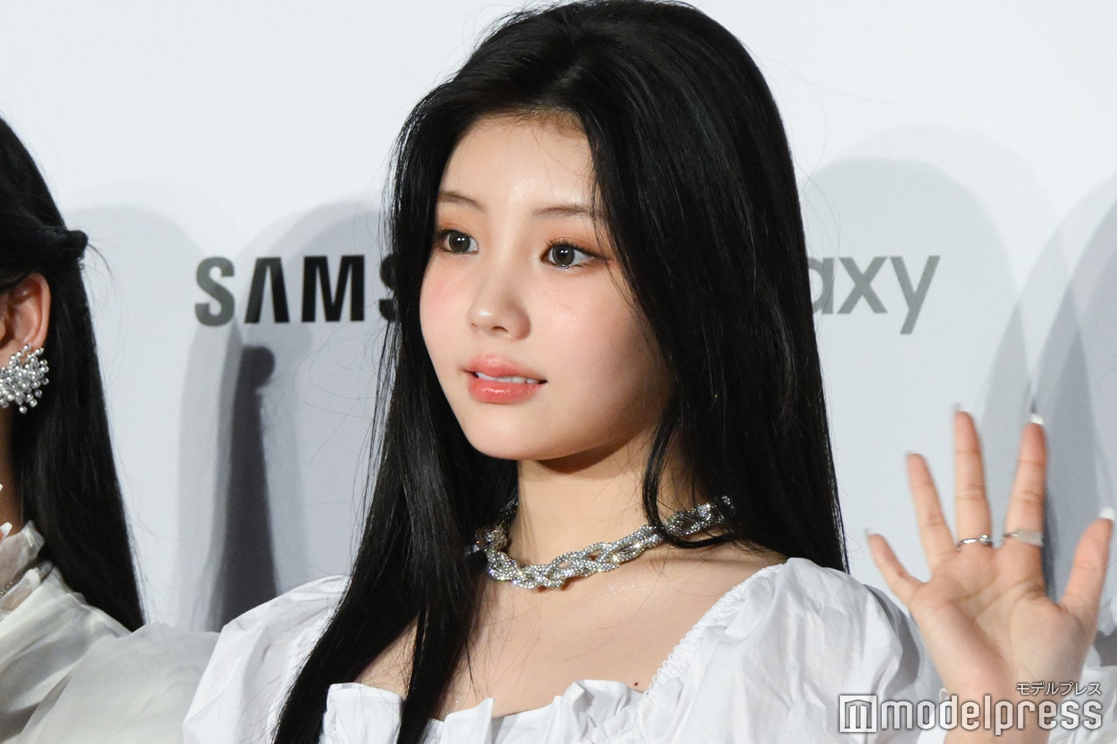 ILLITウォンヒ、足首を負傷「Weverse Con」でのステージについて説明