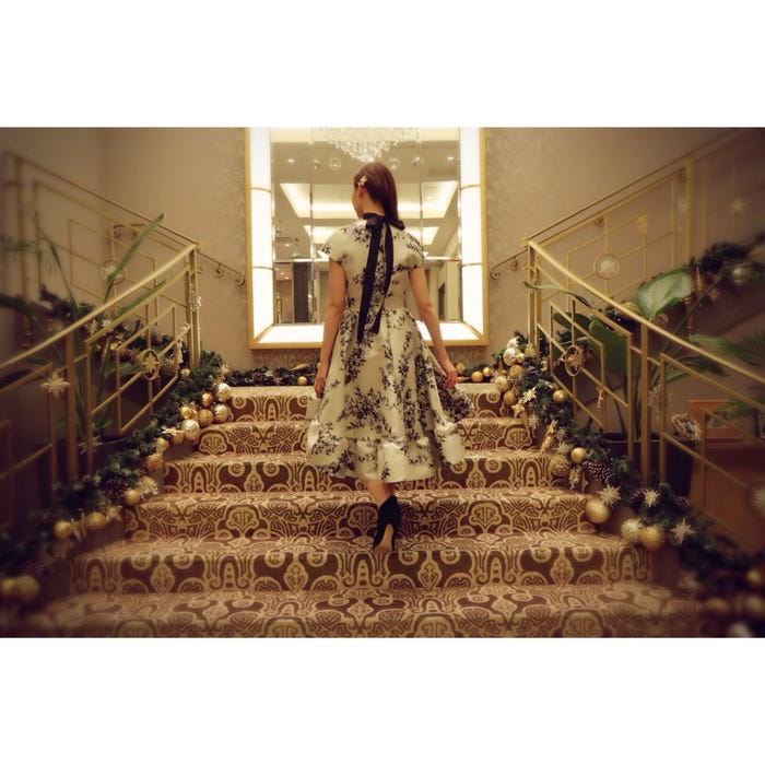 FENDIのドレスを身に纏った新木優子(画像提供:日本テレビ)