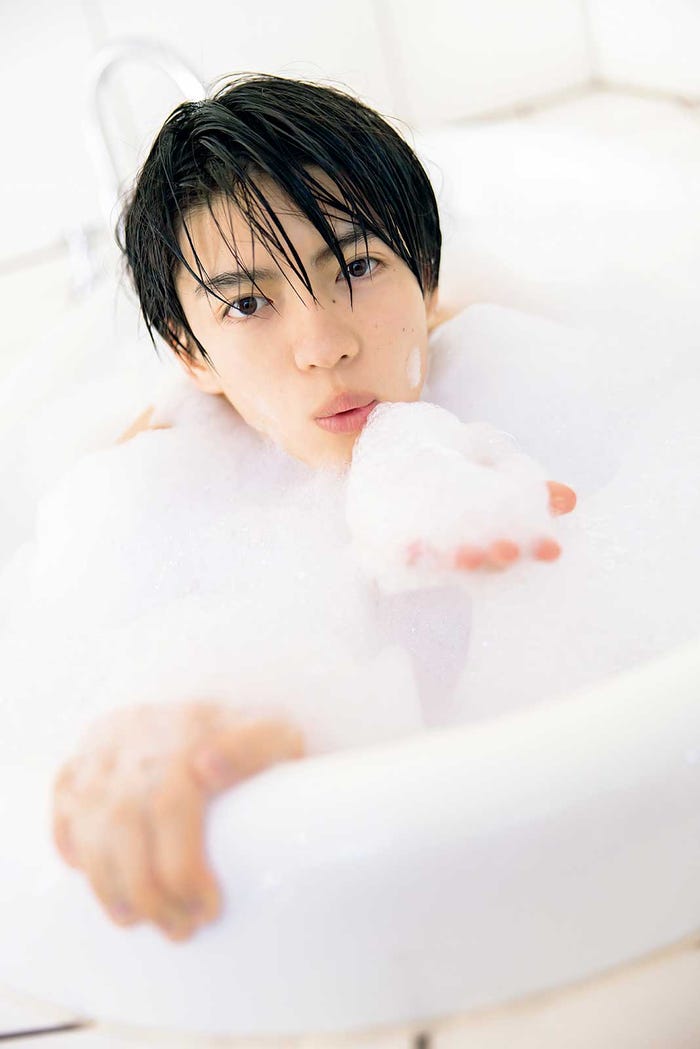 杢代和人/収録カット1 泡風呂シーン(C)SDP