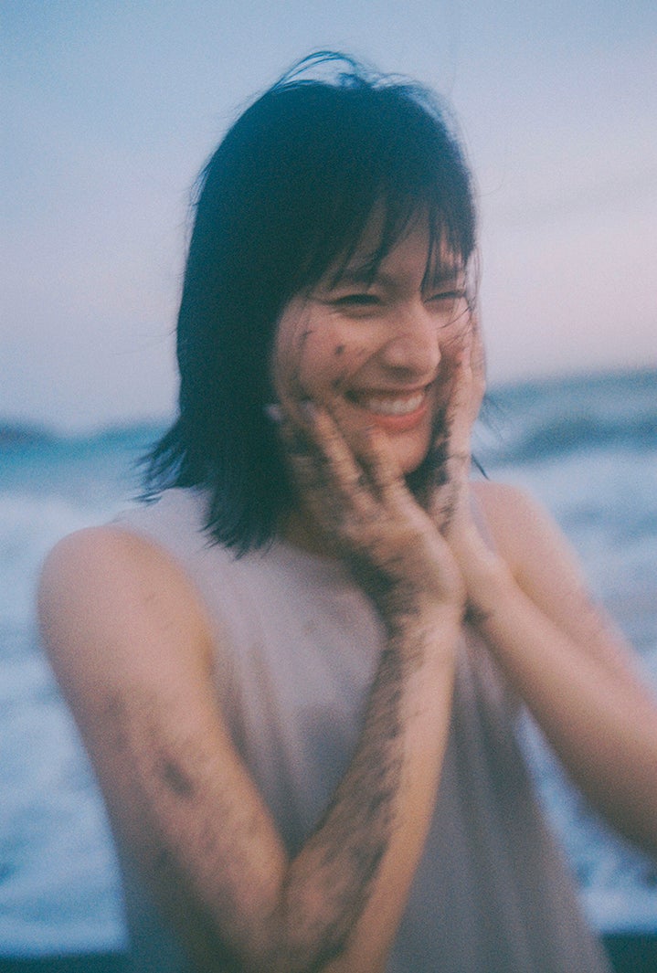 橋本愛／夏編（C）幻冬舎