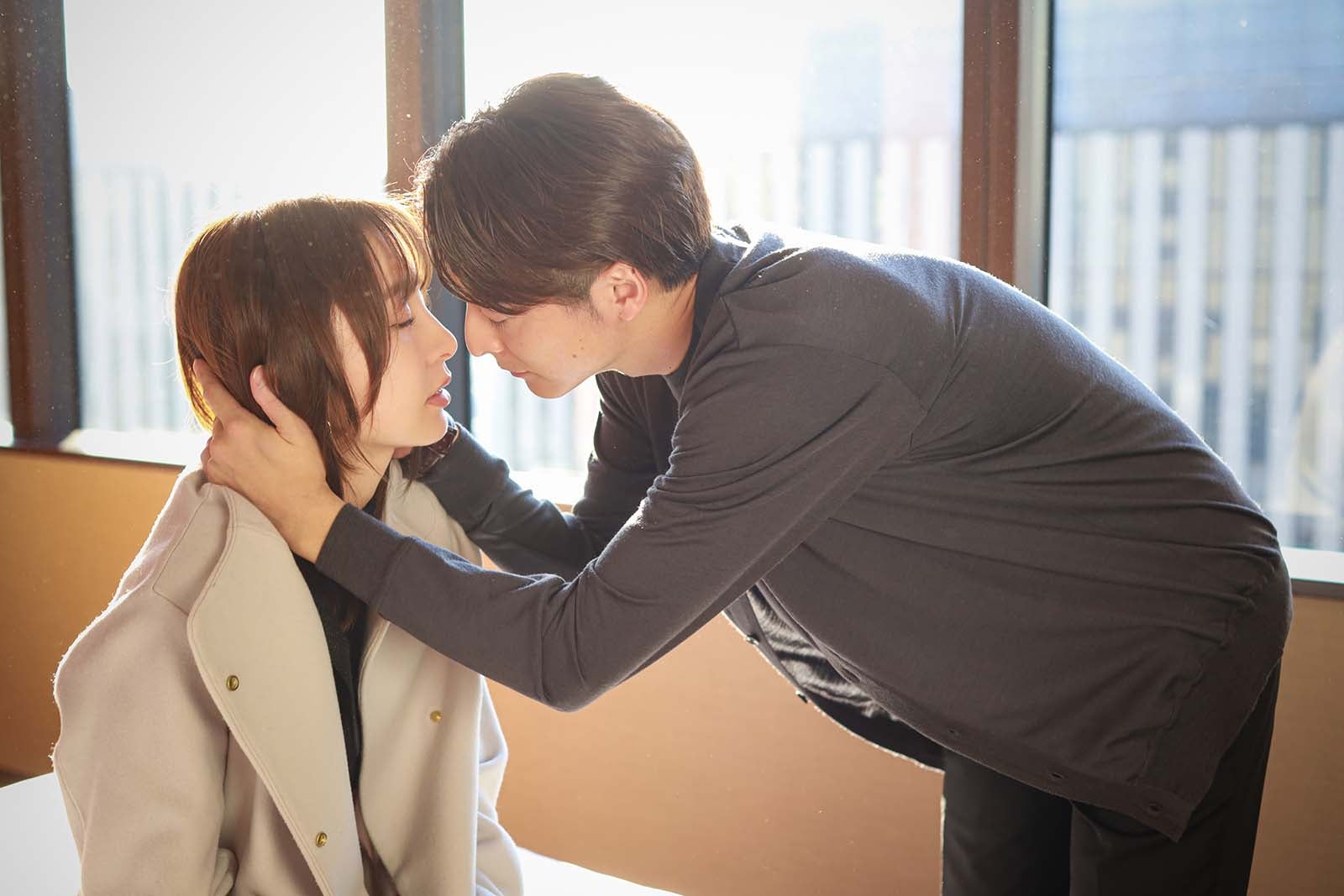 篠田麻里子、小池徹平「離婚しない男―サレ夫と悪嫁の騙し愛―」第7話より（C）テレビ朝日