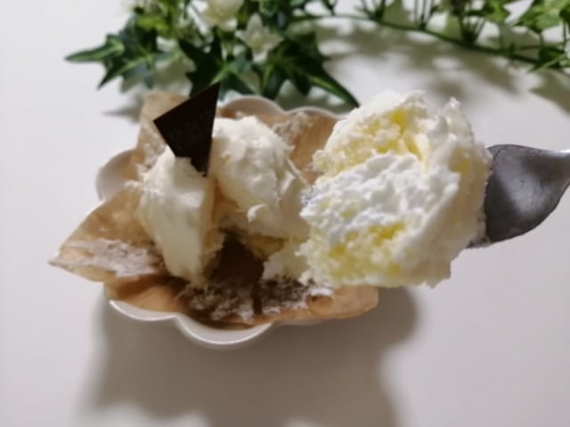 雲泡クリームのショートすくったところ