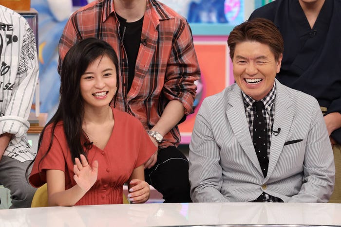 小島瑠璃子、ヒロミ(C)フジテレビ