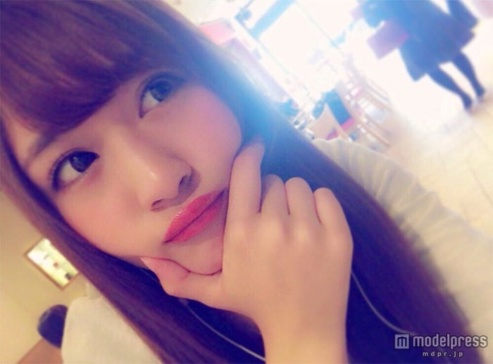 ガールズバンド「Le Lien」ではボーカル&ギターを担当!澤田汐音/画像提供:所属事務所