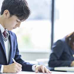 「制服」を段階的に“廃止する”と打ち出した韓国、いったいなぜ? 学生たちが学校で着るものとは