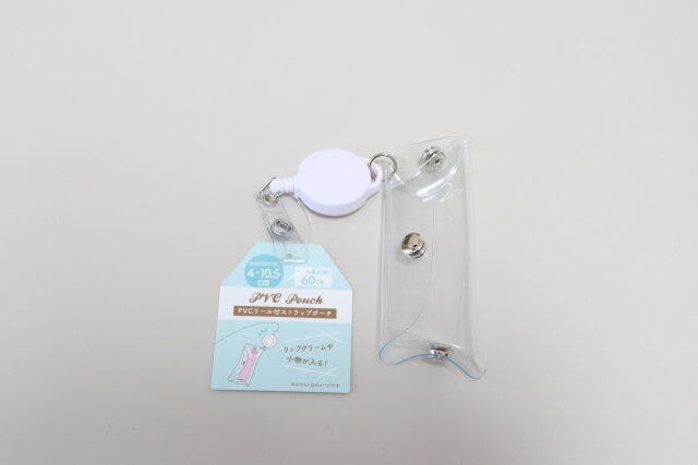 セリア　PVCリール付ストラップポーチ　商品タグ