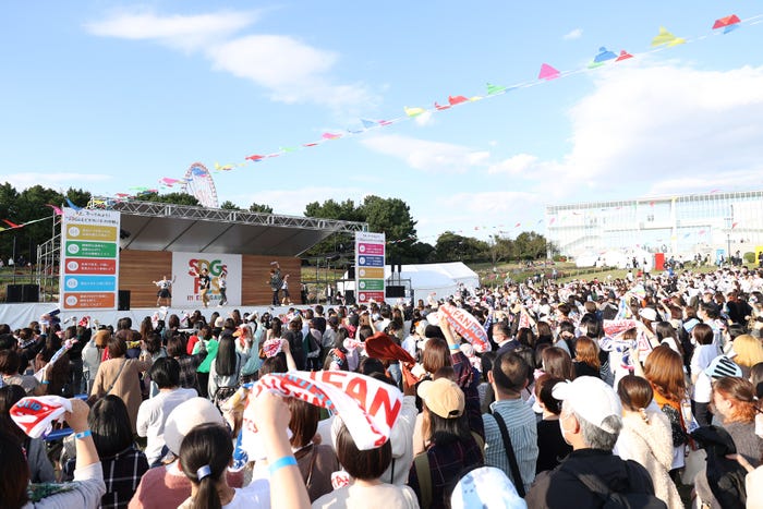EXILE TETSUYA&澤本夏輝のステージ(C)SDGs FES in EDOGAWA
