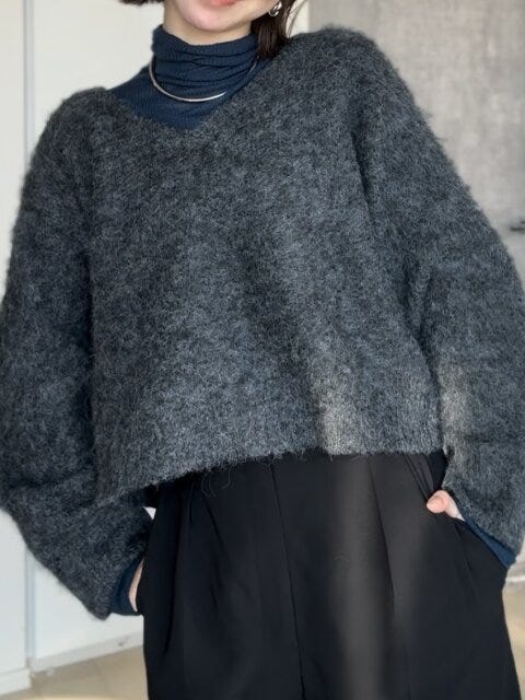 PLSTシアーリブタートルネックセーター PLSTシアーリブタートルネックセーターのニットコーデ